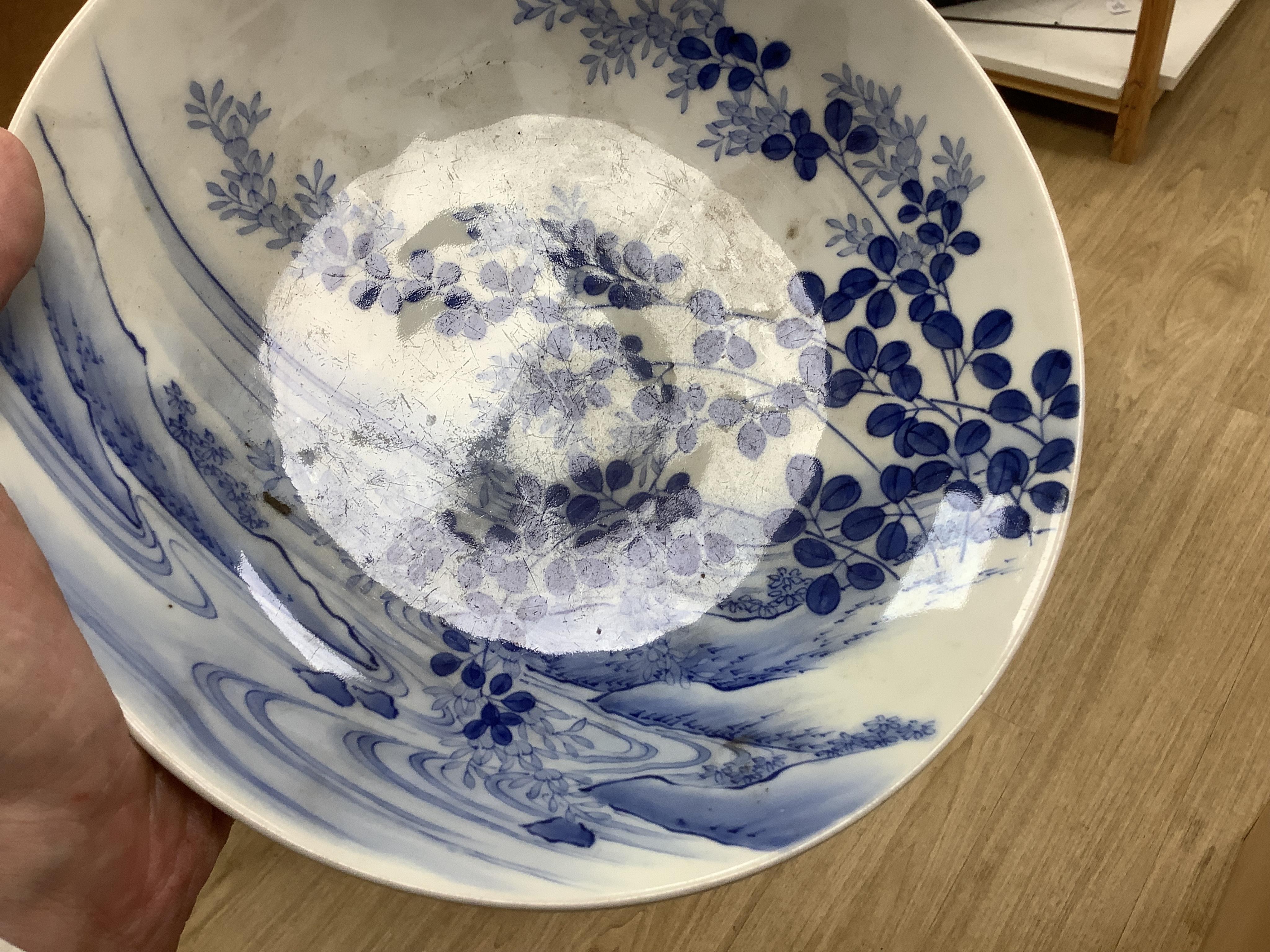 A Japanese Nabeshima style footed dish, 21cm diameter